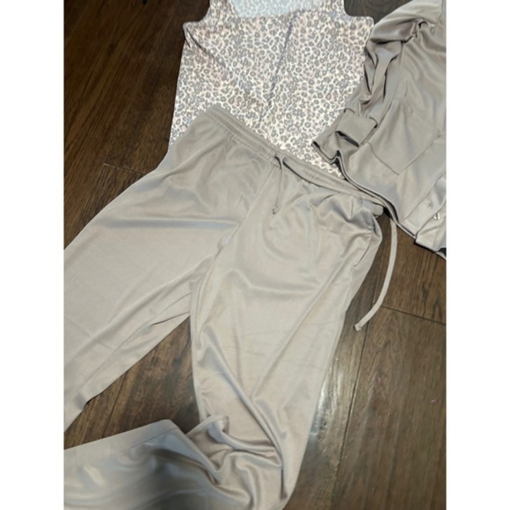 Live 2 Lounge Womens 3 Piece Pajama Set Tan Ribbed Cardigan Pants Leopard Tank M - Picture 3 of 5
